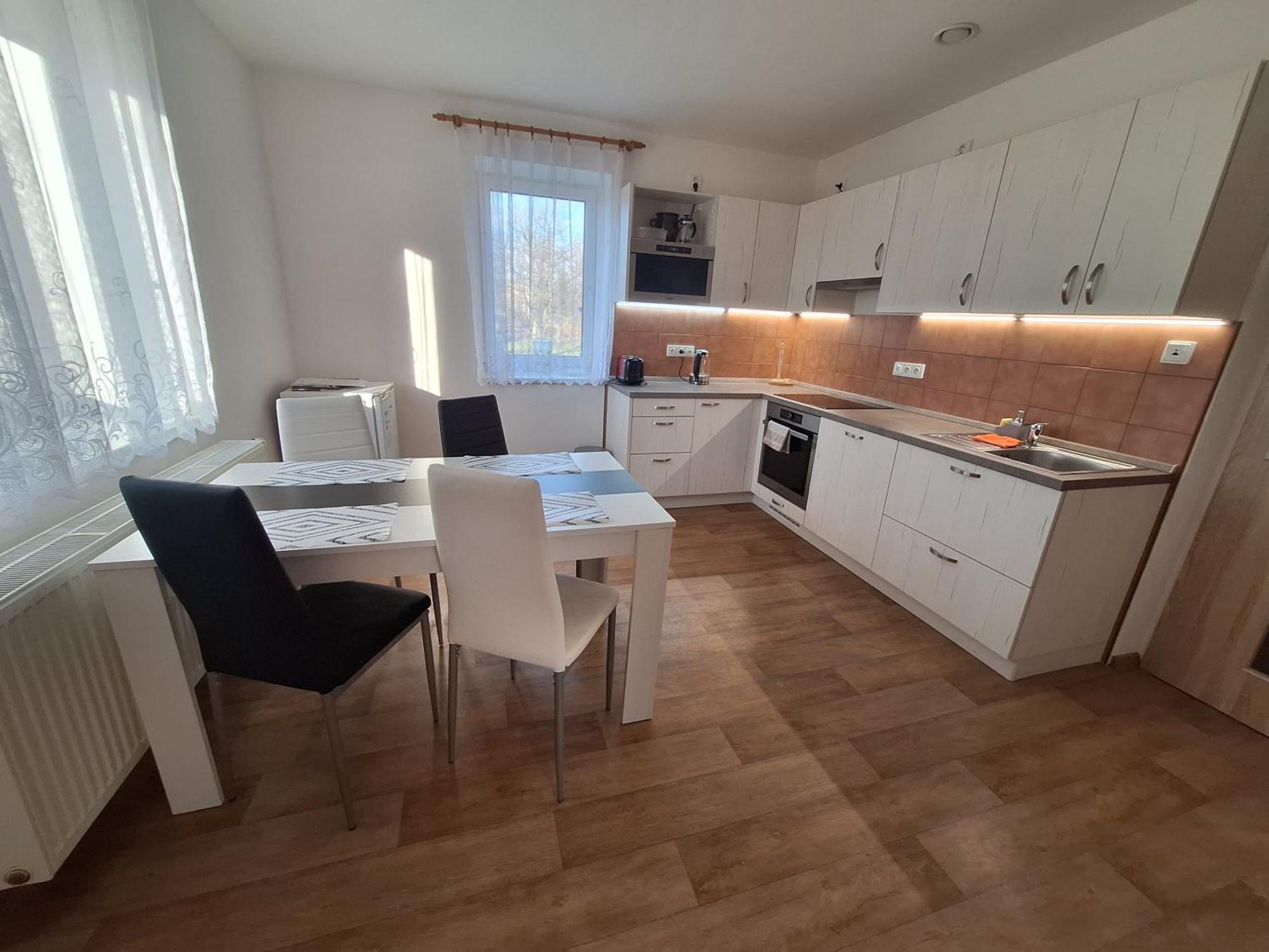 Pod Chlumem - Utulny V Blizkosti Centra Apartment